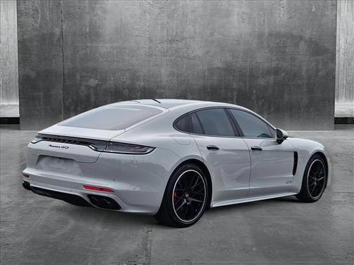2022 Porsche Panamera GTS
