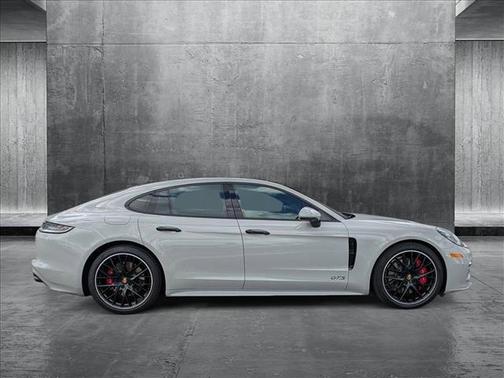 2022 Porsche Panamera GTS