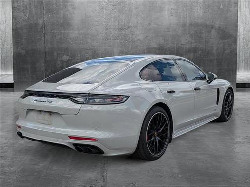 2022 Porsche Panamera GTS