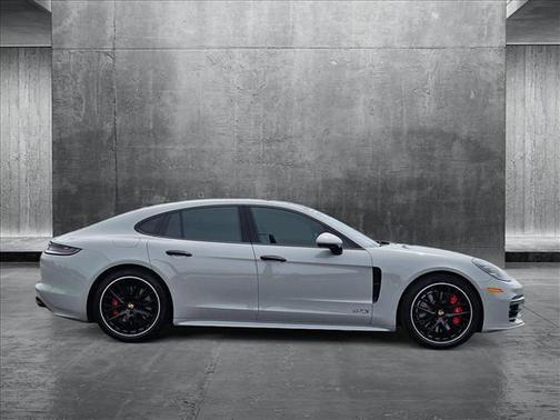 2022 Porsche Panamera GTS