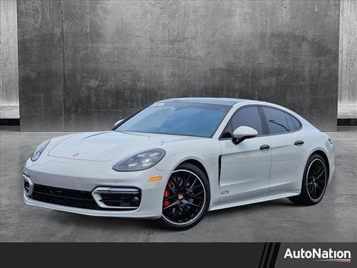 2022 Porsche Panamera GTS