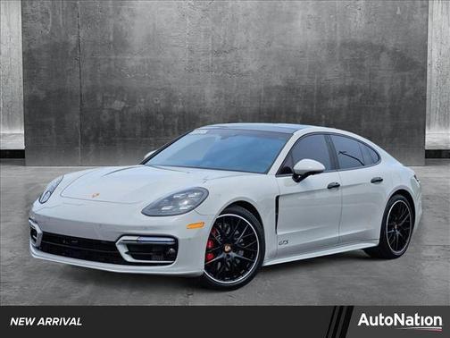 2022 Porsche Panamera GTS