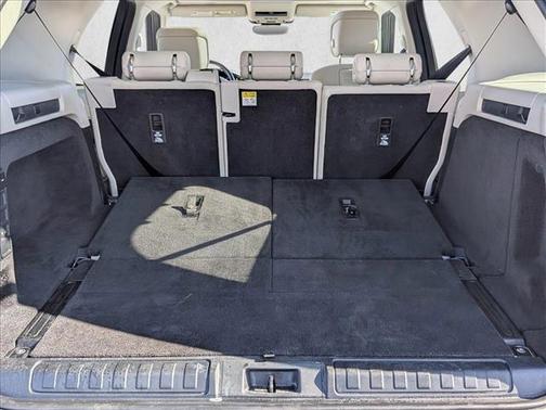 2024 Land Rover Discovery P300 S