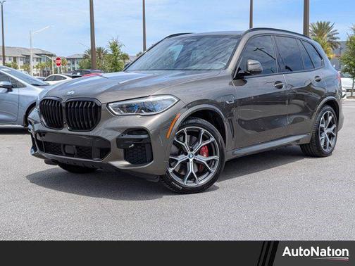 Manhattan Green Metallic 2023 BMW X5 PHEV xDrive45e