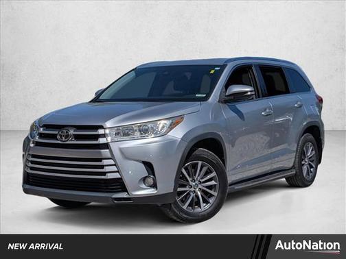 Celestial Silver Metallic 2017 Toyota Highlander XLE