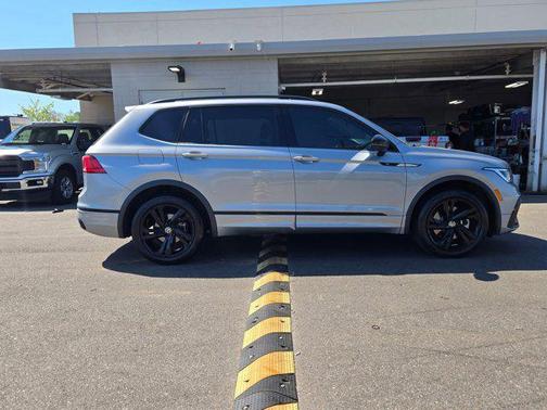 2023 Volkswagen Tiguan 2.0T SE R-Line Black