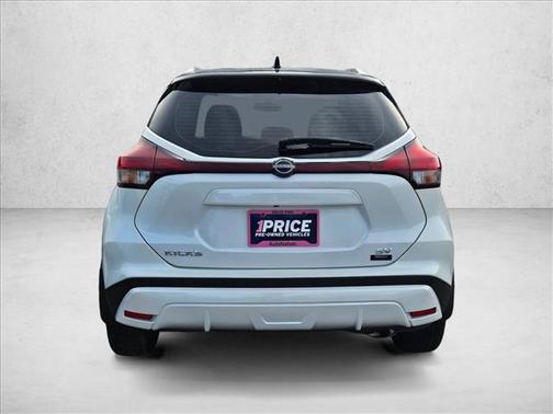 Aspen White Tricoat/Super Black 2024 Nissan Kicks SV