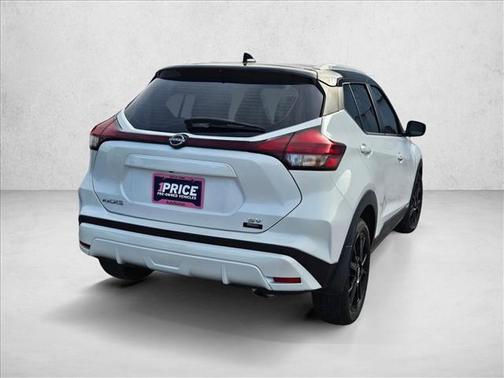 Aspen White Tricoat/Super Black 2024 Nissan Kicks SV