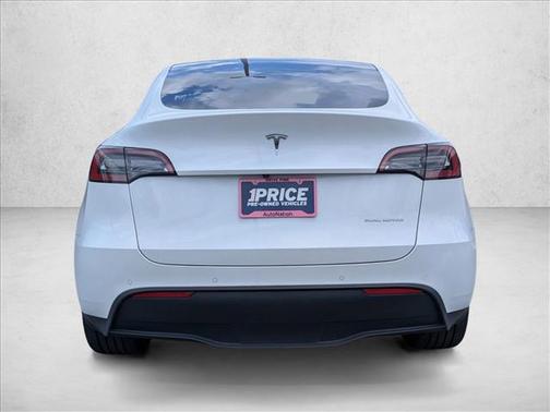 Pearl White Multi-Coat 2022 Tesla Model Y Long Range Dual Motor All-Wheel Drive