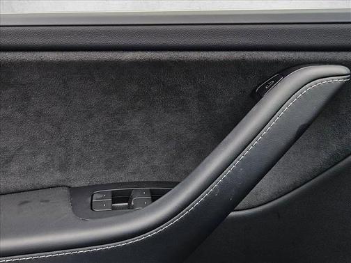 Pearl White Multi-Coat 2024 Tesla Model Y Performance Dual Motor All-Wheel Drive