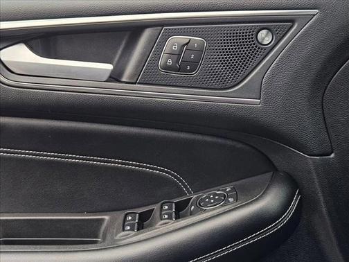 Agate Black Metallic 2022 Ford Edge Titanium