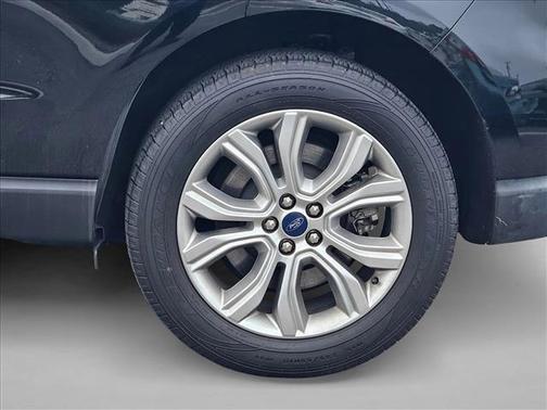 Agate Black Metallic 2022 Ford Edge Titanium