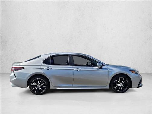 Celestial Silver Metallic 2022 Toyota Camry SE