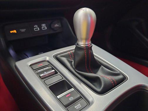 Championship White 2024 Honda Civic Type R Manual