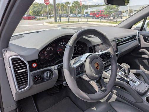 White 2019 Porsche Cayenne Cayenne