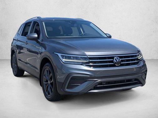 Pyrite Silver Metallic 2023 Volkswagen Tiguan 2.0T SE