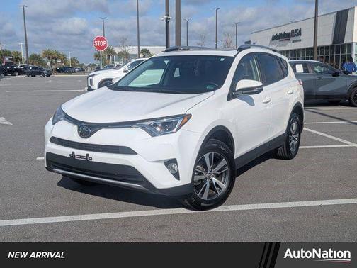 Super White 2018 Toyota RAV4 XLE