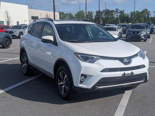 Super White 2018 Toyota RAV4 XLE