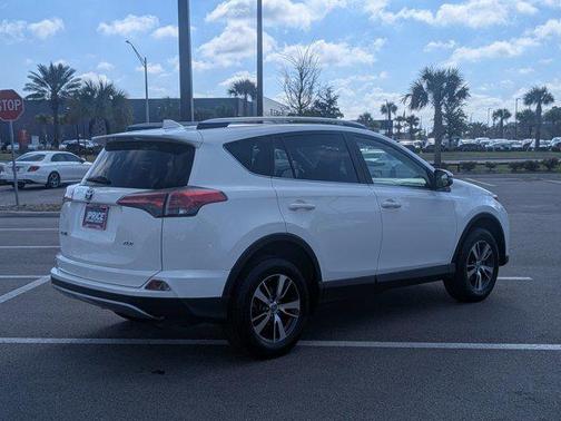 Super White 2018 Toyota RAV4 XLE