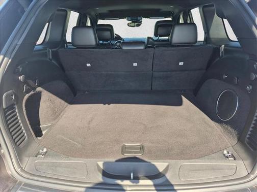 Granite Crystal Metallic Clearcoat 2021 Jeep Grand Cherokee Laredo