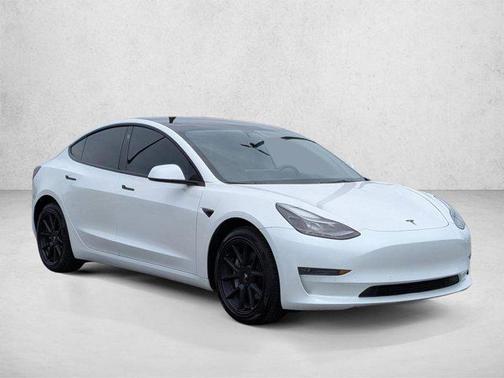 Pearl White Multi-Coat 2022 Tesla Model 3 Long Range