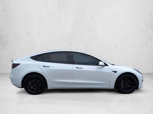 Pearl White Multi-Coat 2022 Tesla Model 3 Long Range