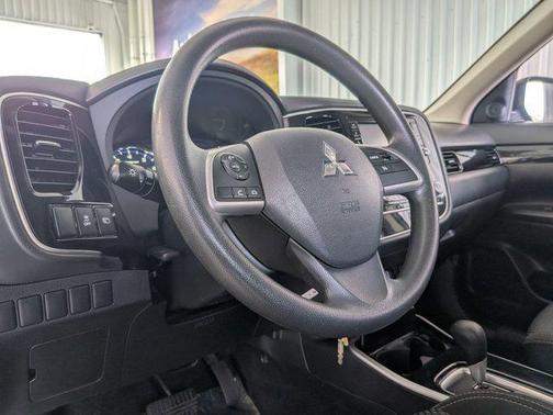 2020 Mitsubishi Outlander ES