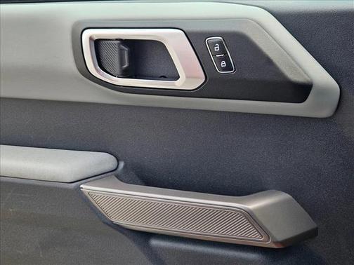 Hot Pepper Red Metallic Tinted Clearcoat 2023 Ford Bronco Badlands