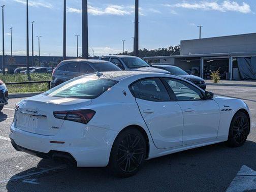 2023 Maserati Ghibli Modena Q4