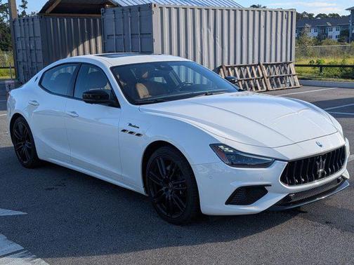 2023 Maserati Ghibli Modena Q4