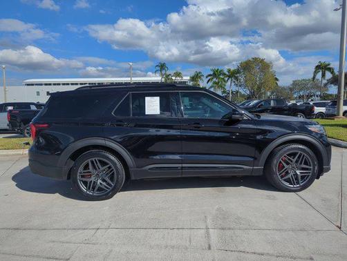 2025 Ford Explorer ST