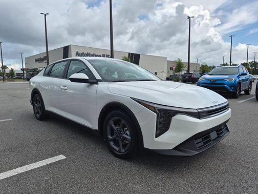 Snow White Pearl 2025 Kia K4 LXS