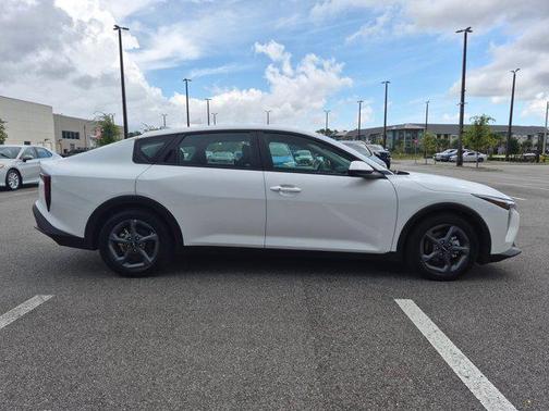 Snow White Pearl 2025 Kia K4 LXS