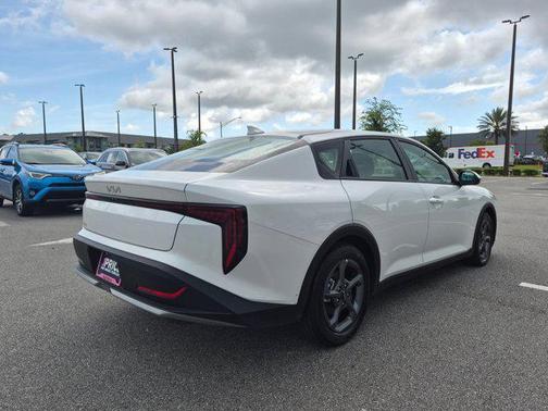 Snow White Pearl 2025 Kia K4 LXS