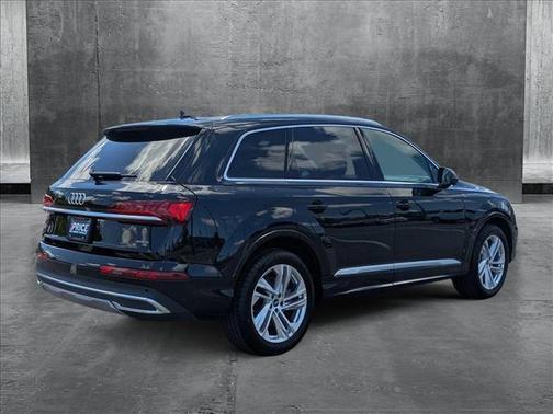 2023 Audi Q7 55 Premium Plus