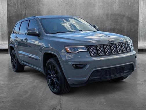 2022 Jeep Grand Cherokee Laredo