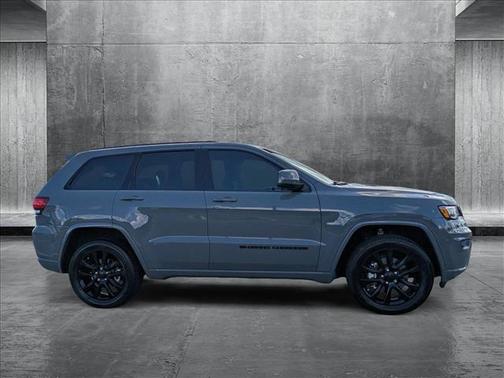 2022 Jeep Grand Cherokee Laredo