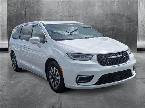 2022 Chrysler Pacifica Hybrid Touring L