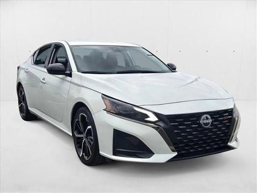 2023 Nissan Altima SR FWD
