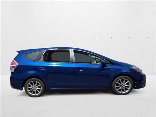 2017 Toyota Prius v Five