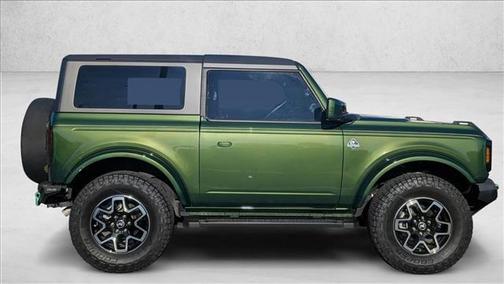 Eruption Green Metallic 2023 Ford Bronco Outer Banks