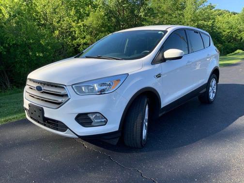 Oxford White 2019 Ford Escape SE