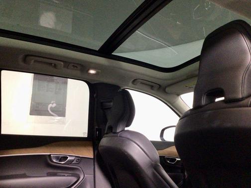 2024 Volvo XC90 B6 Plus Bright Theme 6-Seater