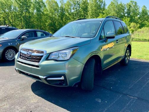 Jasmine Green Metallic 2017 Subaru Forester 2.5i Premium