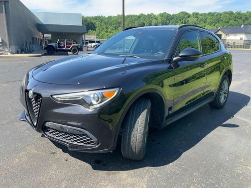 Vulcano Black Metallic 2022 Alfa Romeo Stelvio Sprint