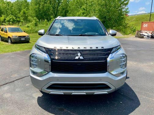 Alloy Silver Metallic 2022 Mitsubishi Outlander SEL S-AWC