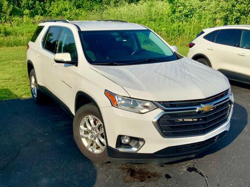 Summit White 2020 Chevrolet Traverse LT Cloth