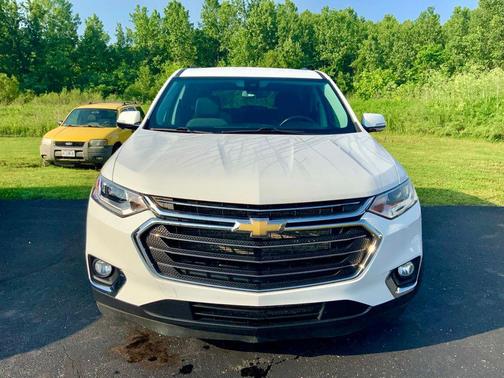 Summit White 2020 Chevrolet Traverse LT Cloth