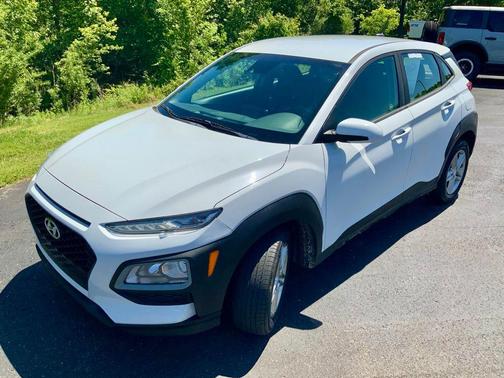 Chalk White 2019 Hyundai KONA SE