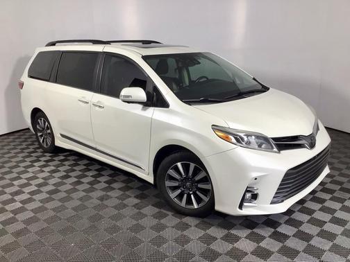 2018 Toyota Sienna Limited Premium